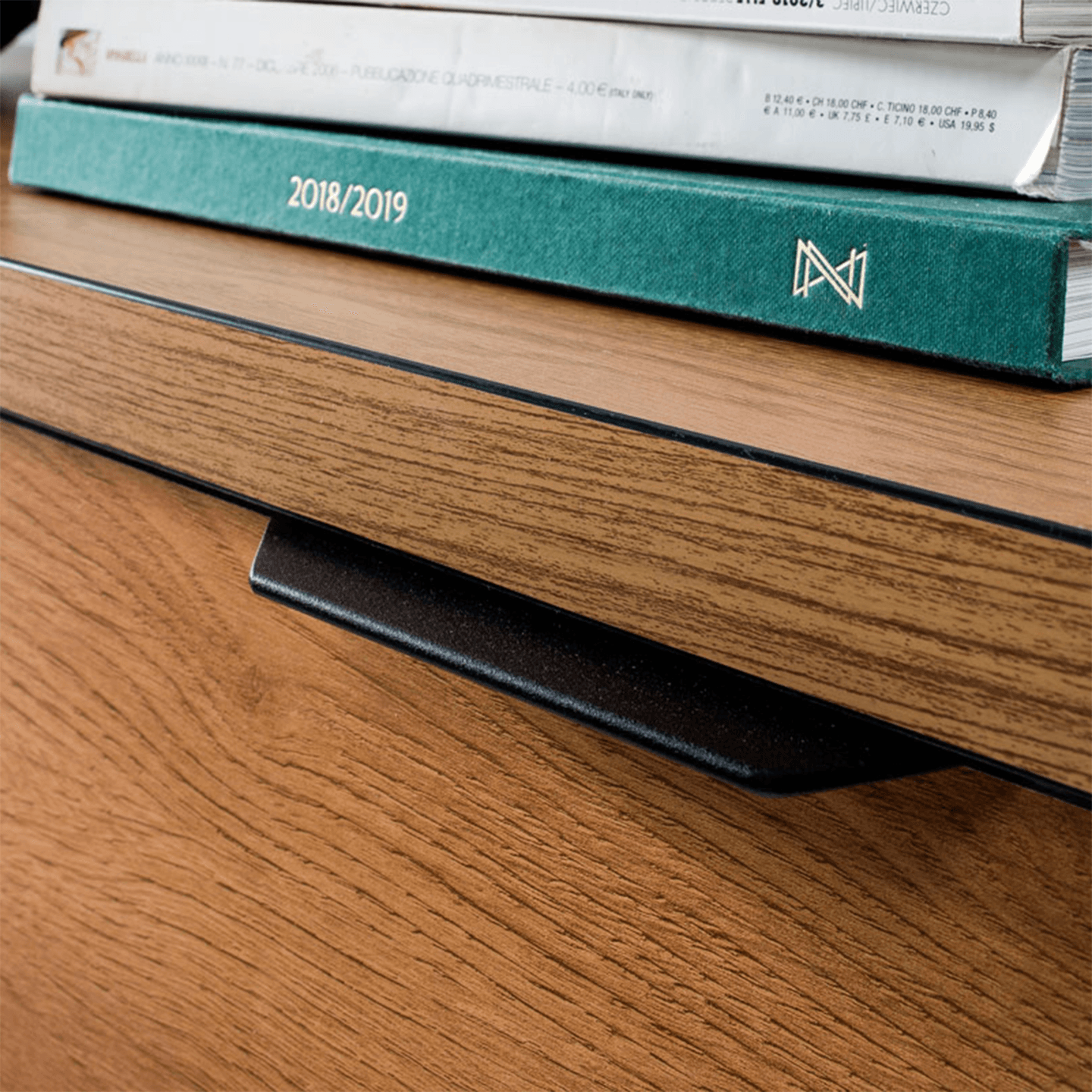 Szafka RTV Lorensa 118 cm Dąb Karmel