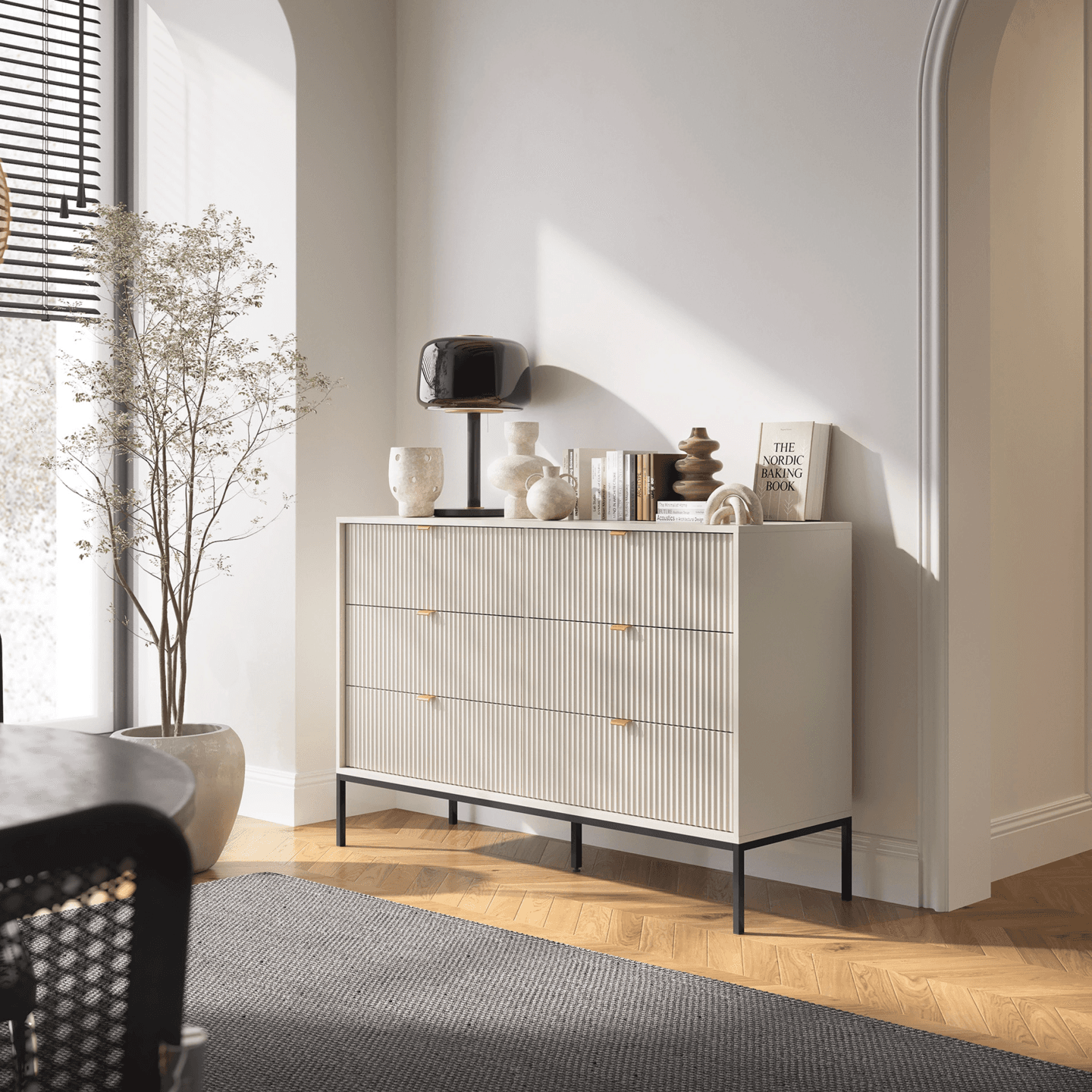 Komoda Crow z sześcioma szufladami kaszmir + czarne nóżki